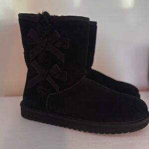 Koolaburra by UGG Women's Victoria Short Boot Size 8